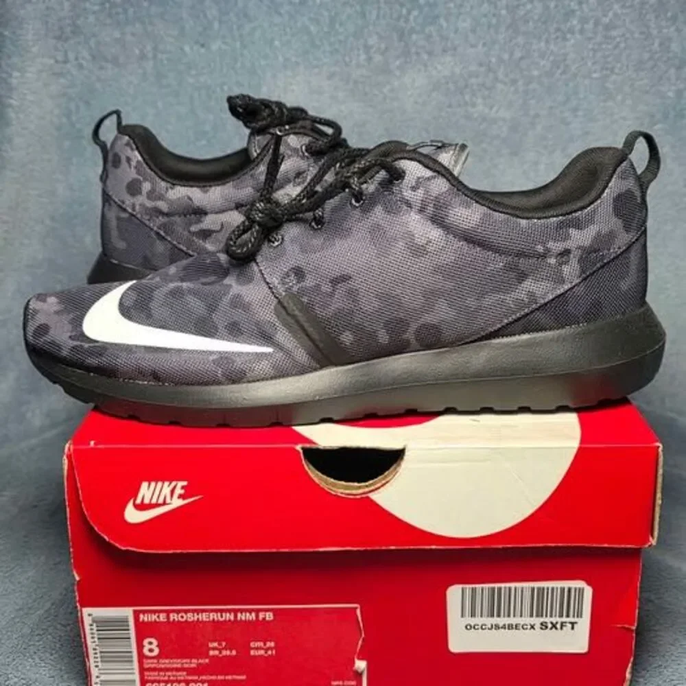 Nike Rosherun NM FB Womens Size 8 Dark Grey/Ivory-Black Camo Sneakers